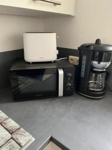 a kitchen with a microwave and a coffee maker at Ferienwohnung Heidi in Wahlhausen