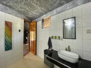 Koupelna v ubytování RhenMart-Inn + 37 fotografií