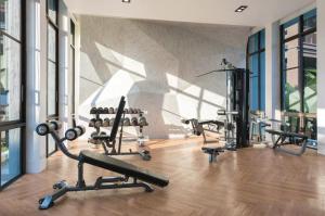 Fitness centrum a/nebo fitness zařízení v ubytování Saturays condo One Bedroom Suite 178