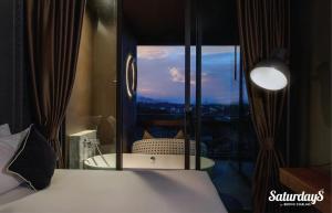 Postel nebo postele na pokoji v ubytování Saturays condo One Bedroom Suite 178 + 14 fotografií