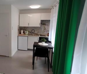 Kuchnia lub aneks kuchenny w obiekcie Apartamenty Częstochowa