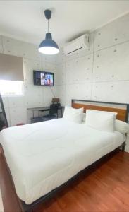 Aleena's Guesthouse BSD City客房内的一张或多张床位