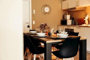 Η κουζίνα ή μικρή κουζίνα στο La Graineterie- Polleur - Appartement RDC - 8 p.
