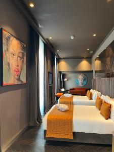 Postel nebo postele na pokoji v ubytování U-Visionary Roma Hotel
