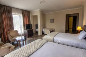 Телевизор и/или развлекательный центр в Hotel Beaumonde Garden