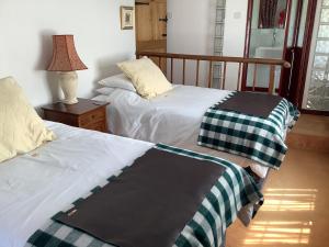 Postel nebo postele na pokoji v ubytování Bwthyn Cudd