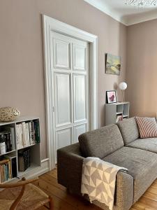 a living room with a couch and a book shelf at ApartmentInCopenhagen Apartment 1279 in Copenhagen