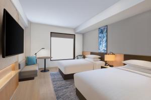 Postel nebo postele na pokoji v ubytování Fairfield by Marriott Dehradun