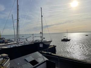 Gallery image of NEW modernised flat in the heart of Leigh on Sea in Southend-on-Sea