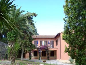 A garden outside Park Hotel Napoleone