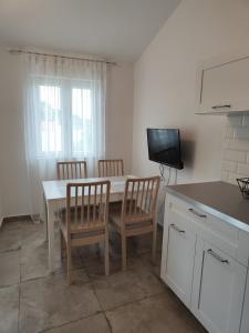 Televizorius ir (arba) pramogų centras apgyvendinimo įstaigoje Apartments Jure