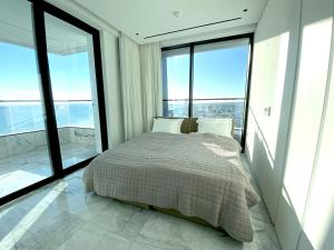 Postel nebo postele na pokoji v ubytování Luxury Private Apartments - Limassol + 10 fotografií