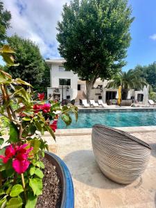 a large metal bowl sitting next to a swimming pool at Villa Pauline in Avignon