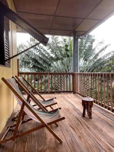 A balcony or terrace at Villa calme - Jardin Tropical - Kpalimé