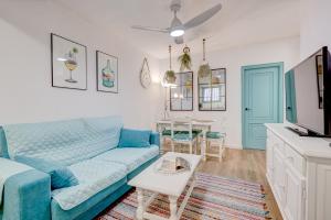 TV a/nebo společenská místnost v ubytování APARTAMENTOS LAGUNA AZUL