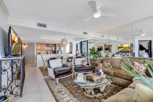 Χώρος καθιστικού στο 3ASTll Luxury Oceanfront 3BR/2B Condo in Shoreham Towers II