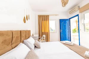 Giường trong phòng chung tại Theo Bungalows Boutique Hotel
