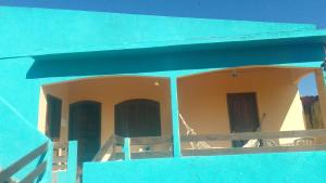 a view of a blue building with a balcony at Encanto do Beija-flor in Angra dos Reis