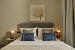 Posteľ alebo postele v izbe v ubytovaní Althea Lavish Estate - Villa & Suite