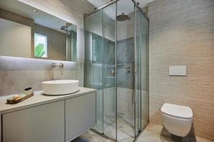 Kúpeľňa v ubytovaní Althea Lavish Estate - Villa & Suite