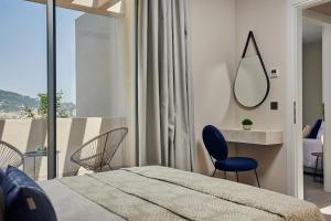 Posteľ alebo postele v izbe v ubytovaní Althea Lavish Estate - Villa & Suite