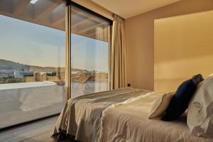 Posteľ alebo postele v izbe v ubytovaní Althea Lavish Estate - Villa & Suite