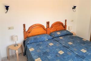 Posteľ alebo postele v izbe v ubytovaní Apartaments Club Nàutic Terral + 11 fotografií