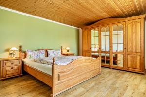 Llit o llits en una habitació de Ferienwohnung Oberberg