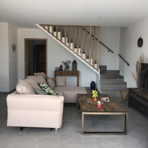 Afbeelding uit fotogalerij van La maison Adriel - Villa récente avec jardin et piscine in Saumane-de-Vaucluse