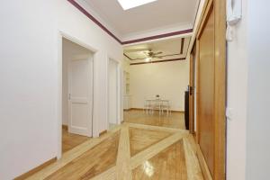 an empty hallway with a door and a dining room at Sanctuary Home 32 in Rome +54 photos