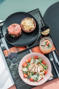 酒店内部或周边提供的食物