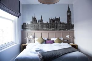 Een bed of bedden in een kamer bij The Station Hotel
