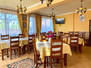 Restaurace v ubytování Pensiunea Tirol Baile Felix