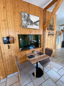 Kuchyň nebo kuchyňský kout v ubytování Hôtel Restaurant des Lacs