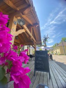 Fotografie z fotogalerie ubytování Hôtel Restaurant des Lacs v destinaci Chaux-des-Crotenay