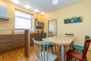 a kitchen and dining room with a table and chairs at CAMELIA CENTRE APARTMENT in Palanga