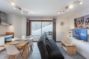 TV a/nebo společenská místnost v ubytování Les Loges Blanches - Apt B103 - BO Immobilier - Châtel - Multipass été 2025 en option 3e par jour par personne