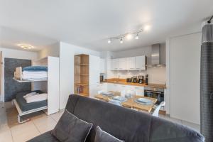 Kuchyň nebo kuchyňský kout v ubytování Les Loges Blanches - Apt B103 - BO Immobilier - Châtel - Multipass été 2025 en option 3e par jour par personne + 3 fotografie