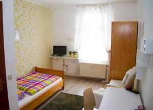 Кровать или кровати в номере Rael-Boardinghouse