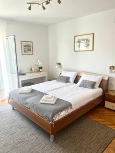 Hvar Deluxe Rooms客房内的一张或多张床位