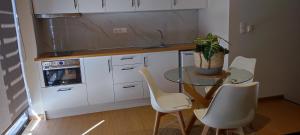 Кухня или кухненски бокс в Comfortable studio