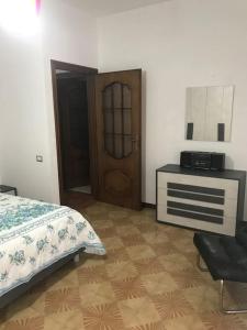 Кровать или кровати в номере Appartamento a Bianco centro
