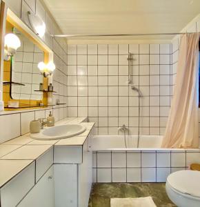 A bathroom at Villa Naya by the Beach