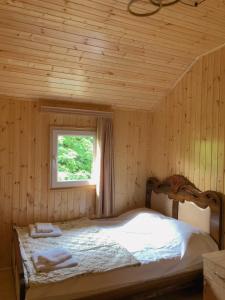 Postel nebo postele na pokoji v ubytování Hotel Okatsia სასტუმრო ოკაცია