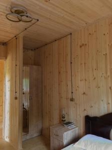 Postel nebo postele na pokoji v ubytování Hotel Okatsia სასტუმრო ოკაცია