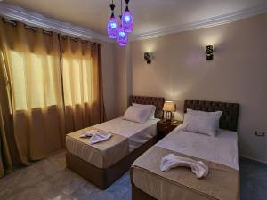 Katil atau katil-katil dalam bilik di Gem Overlooking inn
