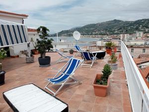 a patio with chairs and a table on a roof at Cala Licina in Agropoli