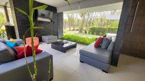 Khu vực ghế ngồi tại Casa Moneda China +54 ảnh