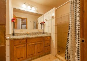 Ένα μπάνιο στο Astonishing Beach view Condo in Villa las Palmas San Felipe +20 φωτογραφίες