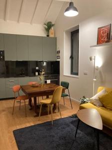 a living room with a table and chairs and a kitchen at Oporto city center charming house in Porto